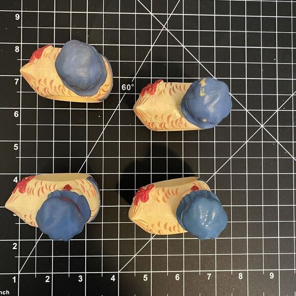 Vintage Set of 4 Duck Wearing Bonnet Napkin Rings Country Decor Reed Kitsch - Picture 2 of 5